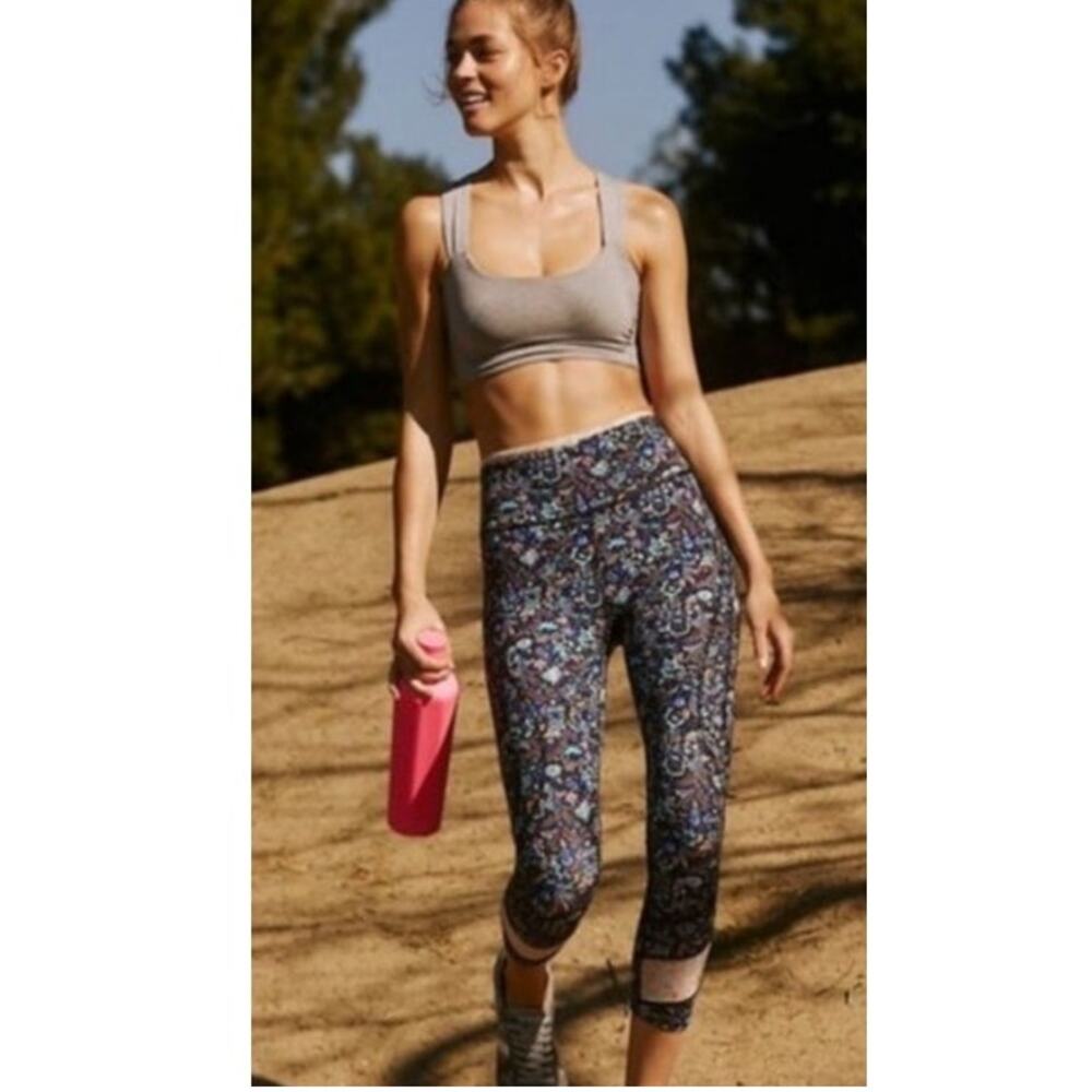 Free People Movement Lose Your Marbles‎ Cropped Leggings Blue Floral Size Medium